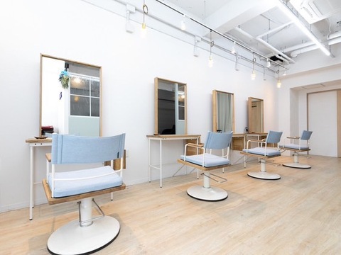 【箕面駅】≪正社員または業務委託≫≪指名売上最大65％還元≫≪自由出勤≫≪社会保険完備≫女性スタッフ専任サロン！女性ならではの視点や技術を活かして働けます！「air.（エアー）」からスタイリスト（美容師）の求人☆★