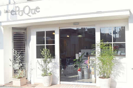 【初芝】≪入客チャンス大!!≫駅前すぐの人気トータルビューティーサロン☆親身な接客と高い技術をリーズナブルな価格で提供しています！無理なく楽しく働ける環境です♪epoque（エポック）からスタイリスト（美容師）の求人★☆★