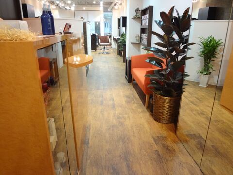 【元町】≪20時までに退勤可能≫≪土日休みOK≫≪技術売上50％〜還元or指名売上60％還元〜／フリー売上40％還元〜を選べる≫≪ライフスタイルに合わせた勤務が可能≫大人の女性に人気の、癒しの空間が広がるサロン！頑張った分稼げて、予約次第で20時までに退勤可能です♪avunir（アヴニール）からスタイリスト（美容師）の求人☆★