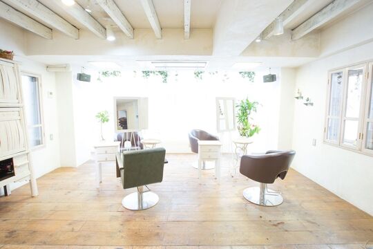 【外苑前】◆着付けやエクステも学べる◆メーカー講師も務める実力派オーナー在籍！あなたの個性や感性を生かしながら、さらにスキルアップしていくことができます。入客チャンスが多い「amond.（アモンド）」からスタイリスト（美容師）の求人☆☆