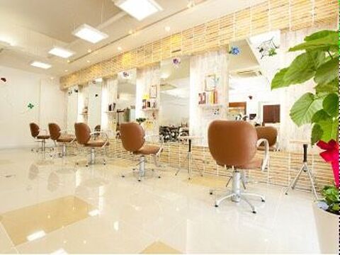 【祝園】≪入客チャンスあり！≫≪社会保険完備≫≪充実した待遇・手当≫お客様の入客に関しては心配なし！自分の顧客様を獲得できるチャンス♪「designing hair Deux（デザイニングヘアードゥー）」からスタイリスト（美容師）の求人★☆