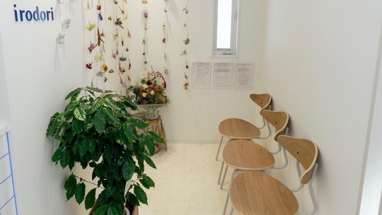 【中京競馬場前】◆日曜定休・平均退社17時半・完全週休2日制◆16時まで勤務の時短社員OK！お子様がいても社員で働けます！「irodori（イロドリ）」からアイリスト（まつげパーマ・アイブロウ）の求人☆☆