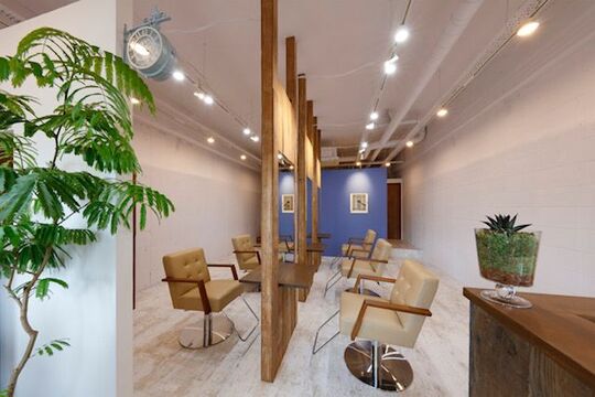 【東加古川】≪社会保険完備≫≪完全週休2日≫≪19時までの退勤可能≫≪有給休暇あり≫指名が増えれば業務委託へ変更も可能！プライベートも充実しながら沢山稼いでいきたい方にもおすすめ！店長候補なども募集中！「Cherish（チェリッシュ）」からスタイリスト（美容師）の求人★☆★