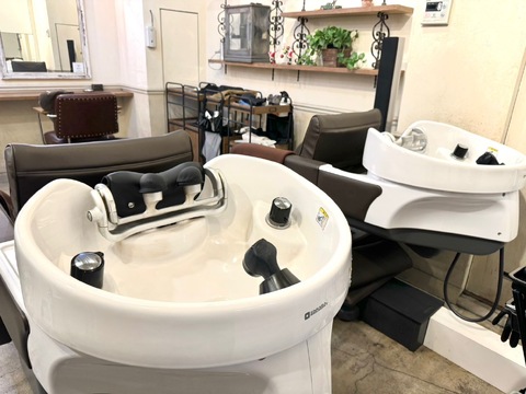 【西葛西】◆社会保険完備・産休育休制度あり・完全週休2日制・土日休み可能◆売上が上がらなくてくすぶっている方も独自システムで売上UP！お子様がいらっしゃる方でも働きやすい環境が整っています！高単価でお客様と関われる髪質改善サロン「＆-HAIR（アンドヘアー）」からスタイリスト（美容師）の求人☆★☆