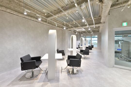 【天神橋商店街】≪保障給あり≫≪フリー40％／指名50％還元≫≪完全マンツーマン≫厳選した薬剤を使用し、上質なサロン体験をお届けする人気ヘアサロン！「Fika（フィカ）」からスタイリスト（美容師）の求人☆★☆