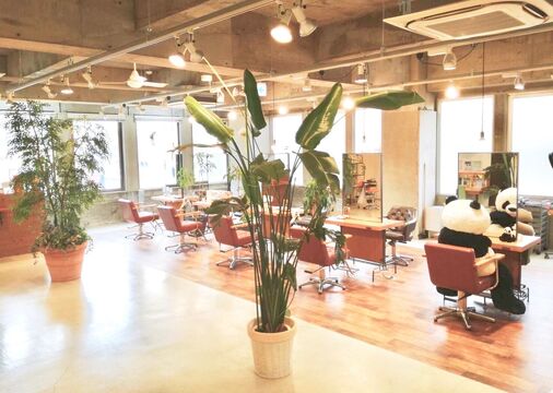 【四条大宮】≪完全週休2日制≫≪月給18万円〜≫≪社会保険完備≫営業時間内レッスンOK！最短1年半でデビュー可能！興味があれば着付けも学べる！「ROCAReTA FOR HAIR 四条大宮店（ロカリタフォーヘアーシジョウオオミヤテン）」よりアシスタント（美容師）の求人☆★☆