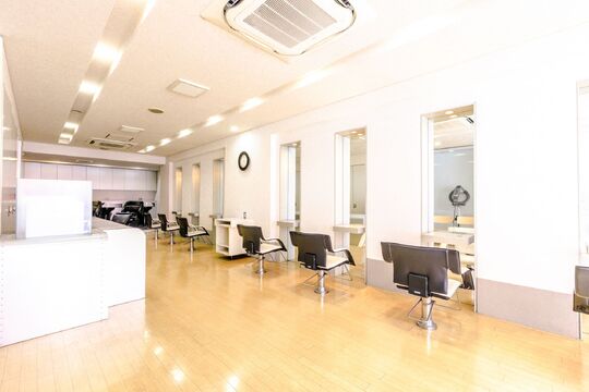 【ぶらくり丁】アナタの美容師としての夢を応援・サポートしてくれるサロン「ZOE 本町店（ゾイ ホンマチテン）」からスタイリスト（美容師）の求人♪今からやりたい事や実現したい事のある方にはとてもいい環境です☆★