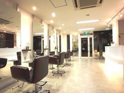 【牧落】◇◆平均退社19時半◆完全週休2日制選択可能◆◇1人ひとりのお客様を大切にし、じっくりと時間をかけて施術！オーナーさんの柔らかいお人柄も魅力の一つ♪箕面WISH(ミノウウィッシュ)からアシスタント(美容師)の求人☆★☆