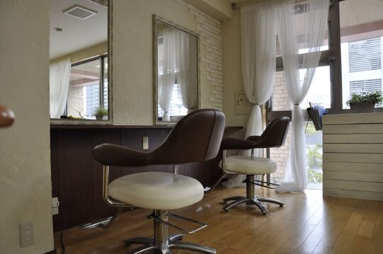 【千早】◆完全週休2日・社会保険完備など充実の待遇・月給26万円コースあり◆入客チャンスあり！！美容師としてだけでなく社会人としても大きく成長できる環境のヘアサロン「velvet hair 千早店(ベルベットヘアーチハヤテン)」からスタイリスト（美容師）の求人☆★☆