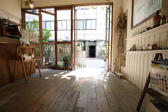 【四ツ橋】有給休暇あり☆軟水を使用している為、手が荒れにくい環境♪地域貢献などのサロンワークの活動も盛んです！！「bo:rl（ボール）」からアシスタント（美容師）の求人☆★