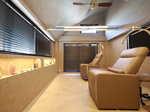 【平野】≪ママさん・ブランクある方歓迎≫≪サロンワーク未経験OK≫≪日祝定休・土曜出勤可能な方歓迎！≫≪16時までの勤務OK・夕方以降出勤可能な方歓迎！≫≪年末年始・GW・夏季休暇あり≫≪髪色自由・ネイルOK≫プライベートとお仕事の両立が可能なサロン！「nail&eyelash Bellulu（ネイルアンドアイラッシュベルル）」からアイリスト（まつげエクステ・まつげパーマ）の求人☆☆