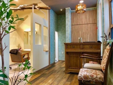 【戸田公園】≪営業時間内レッスンOK≫≪最短2年以内でデビュー可能≫≪住宅手当あり≫≪土日祝休みOK≫≪20時までに退勤可能≫アットホームな空間で、スタイリストデビューを目指すことができます！メリハリをつけて働くことができるオシャレサロン！「endoa（エンドア）」からアシスタント（美容師）の求人☆★☆