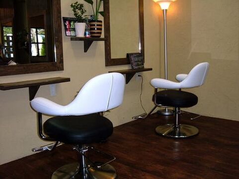 【箕面船場阪大前】≪月給20万円スタート≫≪実働8時間≫遅くまで残る事が無くプライベート充実！オーナーさんから直接指導で高いスキルを身に付けられます!!高待遇の地域密着型サロン「hair make Jima（ヘアーメイクジーマ）」よりアシスタント（美容師）の求人☆★☆