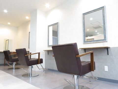 【松戸駅】≪完全週休2日制≫≪営業時間内レッスン可能≫≪住宅手当あり≫≪2年以内デビュー可能！≫髪質改善メニューで多くのお客様から支持されています！小規模少人数の高単価サロン！「Nerine 松戸駅西口 きてみてまつど通り店（ネリネマツドエキニシグチキテミテマツドドオリテン）」からアシスタント（美容師）の求人☆★