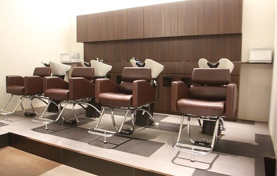 【星田】≪月8日休み≫≪賞与あり≫≪平均退社19時≫幅広い技術を学ぶことが可能！！連休も取得しやすい♪“TOP HAIR Rest（トップヘアーレスト）”からスタイリスト（美容師）の求人☆★☆