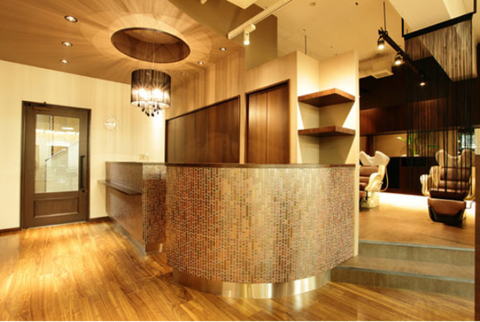 【JR西宮】レッスンでは、専属のスタイリストさんが教えてくれます！新卒生・通信生・未経験OK♪東京に研修に行ったり、勉強会もあるので、たくさん成長出来る環境が充実★アシスタント（美容師）の求人☆★☆