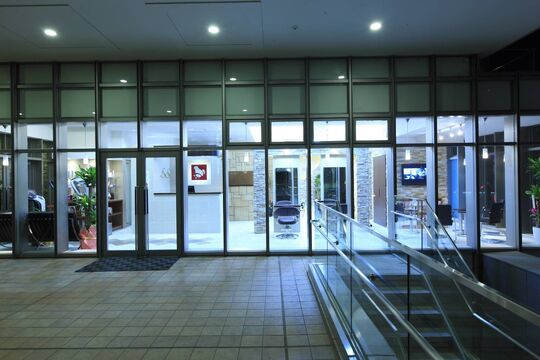 【葭川公園】◆最短1年10カ月でのデビューも目指せる・土日休みも月に1日程度相談可能・マツエクやメイクも学べる環境◆常に最先端の薬剤と技術で、トレンドを発信しているサロン「aL-ter LieN（アルターリアン）」からアシスタント（美容師）の求人☆★