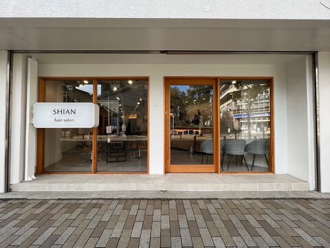 【橋本】≪寮あり・デビューまで2年！・社会保険完備≫希望者で勉強会も多数実施、スキルアップを目指す方にオススメ！エステメニューも取り扱うトータルビューティーサロン「HairSalon Shian 橋本店（ヘアーサロンシアンハシモトテン）」からアシスタント（美容師）の求人☆★