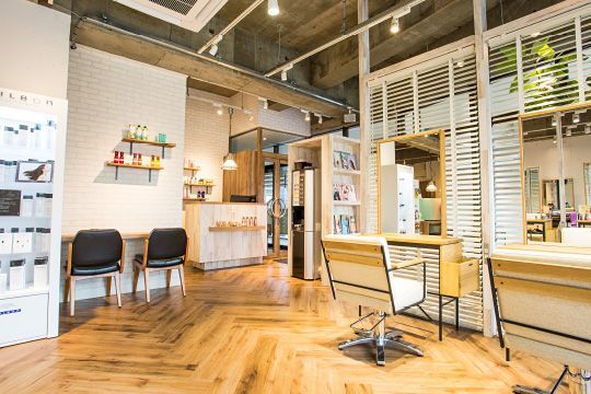 【越谷駅】■平均退社19時台・月9日休み選択可能・産休育休制度あり・引っ越し支援制度あり・営業時間内レッスンOK・最短1年半でスタイリストデビュー可能・社会保険完備■抜群の待遇と長所を伸ばせる環境が人気！「hairshop N&A 越谷店（ヘアーショップエヌアンドエーコシガヤテン）」からアシスタント（美容師）の求人☆★