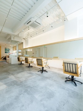 【京都市役所前】≪2025年7月に三条河原町に移転オープニング！≫≪オープニングスタッフ募集≫≪整った教育体制≫≪完全週休2日制＆社会保険完備≫≪朝レッスンで帰りが遅くなることなし！≫≪土日はノーレッスンデー≫OJT制度やソムリエ検定サポートなど美容師として成長できる環境が整っています！京都のファッションエリア三条にある「PIECE PRIVE（ピエスプリベ）」からアシスタント（美容師）の求人☆★