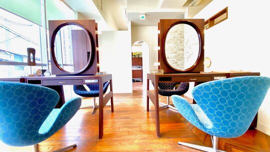 【梅田】≪社会保険完備＆月8日以上休み≫教育システムがしっかり整っているので、安心してスタイリストデビューが目指せます！働く女性を中心に注目されるサロン「SCoo by el zafiro 茶屋町店（スクーバイエルサフィロチャヤマチテン）」からアシスタント（美容師）の求人☆★