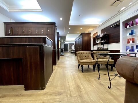 【柏駅】◆社宅完備・有給休暇あり・短期デビューを目指せる・社会保険完備◆全体でのレッスンは週に1回、営業中の練習も可能！某SNSコンサルタントをサロン負担で導入し、SNSに注力しているサロン「COVO（コーボ）」からアシスタント（美容師）の求人☆★