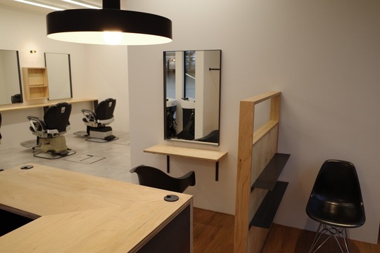 【長岡天神】≪月8〜10日休み≫≪寸志あり≫マンツーマンで技術を学べる！風通しが良く離職率が低い、おしゃれで働きやすいアットホームなメンズサロン◎「SHIRA（シラ）」から理容師（理容室）の求人☆★