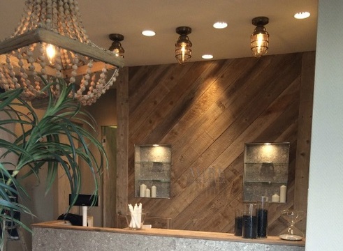 【朝倉街道】≪業務委託と正社員を選択可能≫正社員OK！！全国の主要都市や海外にも展開する大人気ヘアサロン！歩合制 フリー売上45～60％／指名売上55～75％還元！週休2日制もOK！圧倒的な集客で40万円以上の高収入を実現可能！「AUBE hair stella 筑紫野店（オーブへアーステラチクシノテン）」からスタイリスト（美容師）の求人★☆