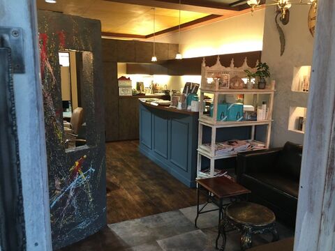 【横峰】≪完全週休二日制≫≪アシスタントからでも高収入可能≫あなたの頑張りをしっかりと評価！！地域密着型で技術もしっかり学べるヘアサロン「HAIR CREATION L’avenir（ヘアークリエイションラヴニール）」からスタイリスト（美容師）の求人☆★