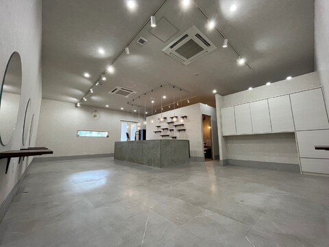 【東姫路】≪完全週休2日≫≪社会保険完備≫≪夏季、年末年始休暇あり！≫≪住宅手当あり≫≪賞与あり≫デザインカラーも得意なサロン！希望があれば、オーナーさんがカラーなど技術を教えてくれるサロン「stark（スターク）」からスタイリスト（美容師）の求人☆★