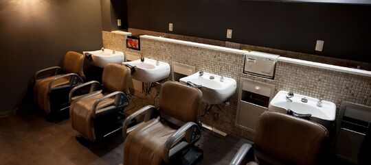 【新石切】≪月8,9日休み≫≪社会保険完備≫≪賞与あり≫≪産休育休実績あり≫駅チカすぐの好立地！社内アカデミー完備で営業時間中研修にて2年デビュー確実！地域郊外型の人気ヘアサロン！教育体制の整う魅力ある会社です！「Figaro DOU DOU 新石切店（フィガロデュデュシンイシキリテン）」からアシスタント（美容師）の求人☆★