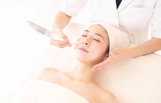 【北千住】≪1day選考実施中≫≪産休育休取得率100％≫≪月10日休み≫≪土日祝休みOK≫充実の研修体制、就業条件面を整えており、長く働くことができます！絶大の人気を誇る大手サロン！「シーズ・ラボ 北千住店（シーズ・ラボキタセンジュテン）」からエステティシャンの求人☆☆