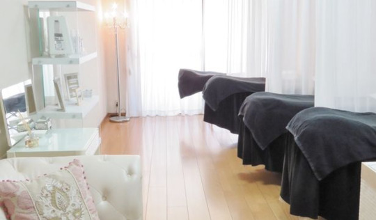 【恵比寿】≪社会保険完備・未経験OK・産休育休実績あり≫土日休み相談OK！自分のライフスタイルに合った働き方ができます。人気モデルが多数来店し、メディアにも取り上げられた実績のあるサロンです「LoveCurl 恵比寿店（ラブカールエビステン）」からアイリスト（まつげエクステ・まつげパーマ・アイブロウ）の求人☆☆