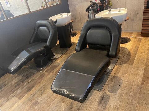 【胡屋】≪業務委託は売上50％の高還元率≫あなたの希望に合わせて勤務スタイルが選べます！県外から引っ越しの方には寮完備！「Luna LUXBE 沖縄店（ルナラックスビーオキナワテン）」よりスタイリスト（美容師）の求人★☆