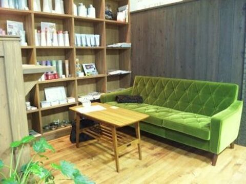 【六十谷】駅徒歩5分！「丁寧にしてくれる！」とお客様に早くも評判のオーナーズサロン「EVITA（エヴィータ）」からアシスタント（美容師）の求人☆☆