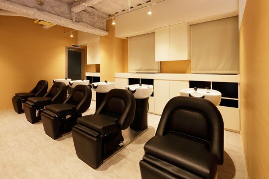 【宝塚駅】≪社会保険完備≫≪月8日or月6日休みで選択可能≫≪20時過ぎには退勤可能≫美容が好きな方なら大歓迎！自分に合った働き方ができる！「WORLD BEAUTY VIVALTO 宝塚店（ワールドビューティーヴィヴァルトタカラヅカテン）」ネイリスト（ネイル）の求人★☆