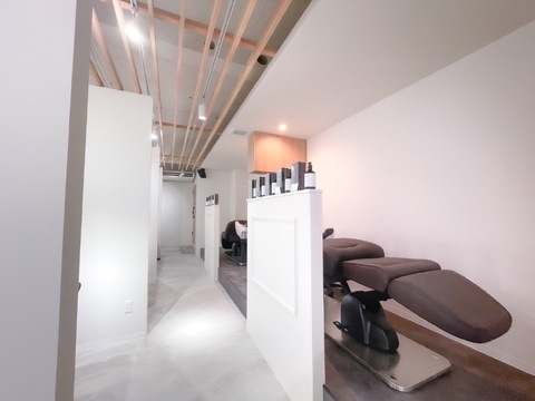 【天王寺】指名売上50％還元／フリー売上40％還元／フリー再来50%還元≫≪20時までに退勤OK≫≪平均月給40〜50万円以上≫≪全席個室≫マンツーマンでお客様にしっかり施術出来るサロン！一人一人のライフスタイルに合わせた勤務が可能！流行りのデザインなども積極的に取り入れているサロンです！「attrait（アトレ）」からスタイリスト（美容師）の求人☆★