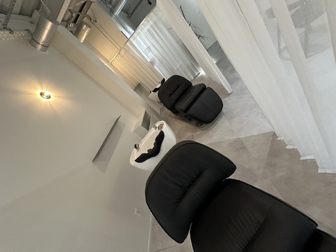 【香椎】≪月に1回日曜日のお休み・社会保険完備・20時迄に退勤可能・有給休暇あり≫働くママさんやブランクのある方も大歓迎！！小規模ならではの働きやすさとアットホームさが魅力の「A.s.h.a hair 香椎店（アシャヘアーカシイテン）」からスタイリスト（美容師）の求人☆★