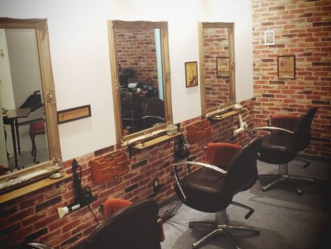 【春木】≪完全週休2日≫≪月給22万円≫≪最短1年デビュー≫≪営業18時まで≫≪社会保険あり≫圧倒的な技術で有名になりたい、活躍したい！若いスタッフが多いので上のポジションも目指せる！勢いのあるサロン「Trefle 春木店（トレフルハルキテン）」からアシスタント（美容師）の求人☆★