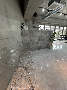 【阪神尼崎】≪月9日休み≫≪未経験、新卒生OK≫≪時短勤務OK≫レッスンは営業時間内に行っているので、残って練習する必要はありません。！そして幅広いメニューに挑戦しながら、人間関係に悩まず、自分のペースで安心して成長できる環境です。「＆CO（アンドコー）」からアシスタント（美容師）の求人☆★