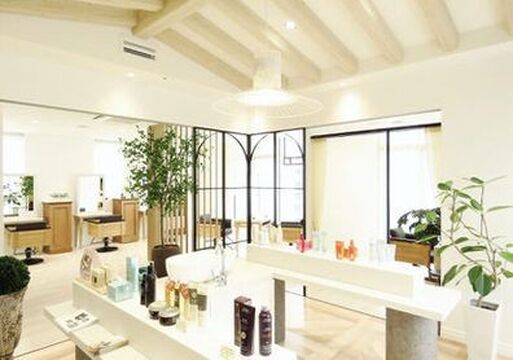 【名古屋駅】≪入客チャンスあり≫≪最低保障あり≫≪月6〜8日休み≫ガッツリ稼ぎたい方にも、マイペースに稼ぎたい方にもオススメ！頑張り次第で月収50万円オーバーも狙えます！「THE OSCAR（ジオスカー）」からスタイリスト（美容師）の求人☆★