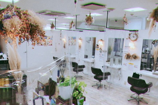 【直方駅】≪社会保険完備・残業ノルマ一切無し・10連休も取得OK≫営業時間内のレッスンで効率よく技術を学べて、平均2年でスタイリストデビューを目指してもらえます！！今までの美容師歴が給料に反映され高収入！残業なし！ワークライフバランスを大切にしているヘアサロン「美容室プリュ 直方店（ビヨウシツプリュノオガタテン）」からアシスタント（美容師）の求人★☆