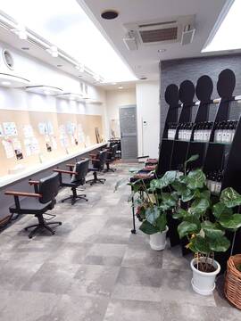 【河内小阪】≪週2日以上・1日4時間から勤務可能≫髪質改善する白髪染め専門のカラーサロン！美容師の経験を活かして働けるサロンです！「uru 小阪店（ウルコサカテン）」カラーリスト（美容師）の求人☆★☆