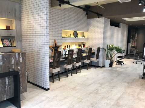 【和泉府中】≪月給25万円以上も可能≫≪選べる休日数≫≪遅くても20時には退勤≫髪と肌に優しいことを大切にしています。助け合いをしながらの基本マンツーマンでやりがいもあります！「Gift. irodori hair（ギフトイロドリヘアー）」から、スタイリスト（美容師）の求人です☆★