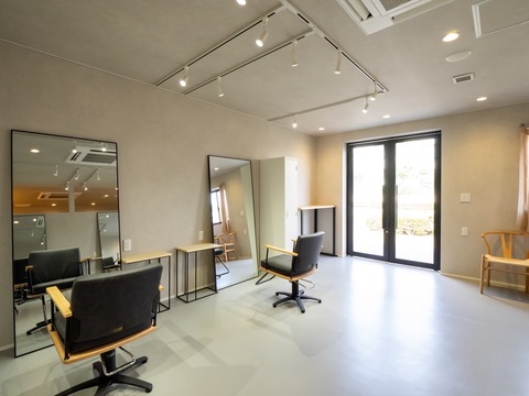 【甲子園】≪土日休みの取得可能≫≪完全週休2日≫≪残業なし≫30代以上の落ち着いた年齢層中心！単価1万円の髪質改善特化サロン「wywy.（ワイワイ）」からスタイリスト（美容師）の求人☆★