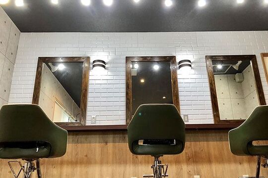 【広島駅】≪ラストまで入れる方歓迎≫≪週2,3日の勤務でもOK≫少しくらいブランクなら大丈夫！お仕事内容もカラー塗布とシャンプーとシンプルなので働きやすい！「白髪染め専門店 hana hana＋（シラガゾメセンモンテンハナハナプラス）」からカラーリスト（美容師）の求人★☆