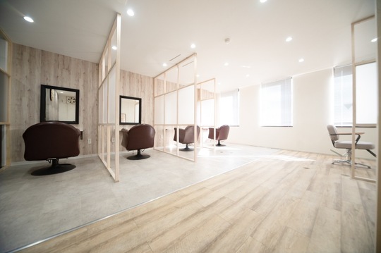 【柏駅】≪永年30万円保証≫≪1年目は年収400万保証≫≪集客力エリアNo1≫≪消費税会社負担≫圧倒的な集客力を誇る人気サロン！業務委託に初めて挑戦する方も安心して、長く勤務できるサロン作りをしています！「Noe.（ノエ）」からスタイリスト（美容師）の求人☆★