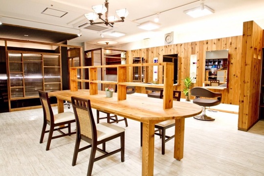 【都島】≪月給25万円～≫≪完全週休2日制≫≪社会保険完備≫≪夏季冬季休暇あり≫≪髪質改善、デザインカラーどちらも人気≫≪平日は昼食支給≫≪ショートヘアのカットも人気≫30代のお客様を中心に幅広い世代から愛される人気サロン！「Lufure（ルフレ）」からスタイリスト（美容師）の求人☆★☆