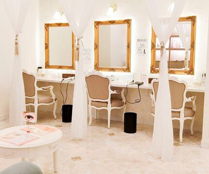 【狸小路】≪月休8日・社会保険完備・研修中もお給与アリ≫充実の教育環境！未経験の方もご安心ください。1日でも長く働ける環境づくりに取り組みます！店舗展開中の人気アイラッシュサロン「RECARO 札幌大通店（レカロサッポロオオドオリテン）」からアイリスト（まつげエクステ・まつげパーマ）の求人☆☆