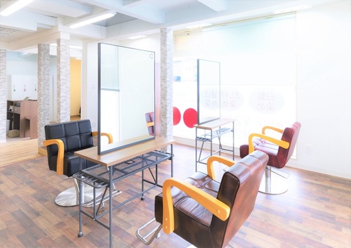 【額住宅前】≪16時までの勤務OK≫≪残業なし≫≪日曜定休日≫≪完全週休二日制≫≪女性のみサロン≫子育てしながらも、働きやすい環境！急なお休みなどにも対応できるようにしてます！カラーだけに専念した専門店「COLOR PLUS 金沢店（カラープラスカナザワテン）」からカラーリスト（美容師）の求人☆☆